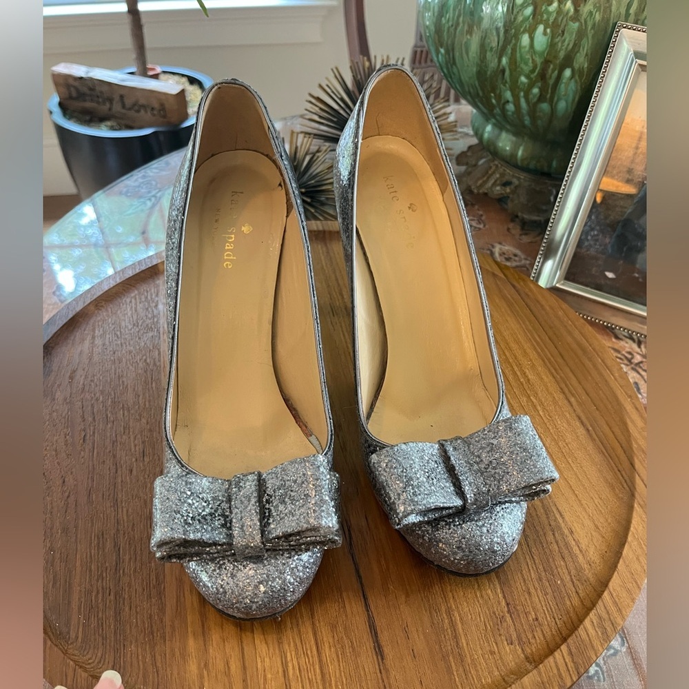 Kate Spade Silver Glitter Heels Size 7.5 Barbie Enchanted Metallic pump Fairy